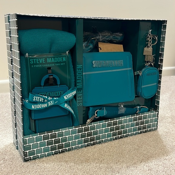 Steve Madden All About the Evelyn Set in Cedar Green - Picture 2 of 4